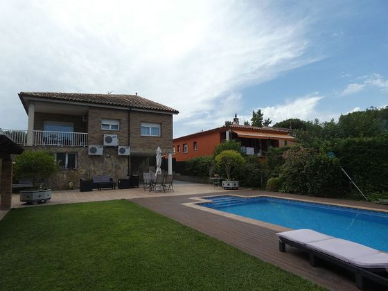 Foto 2 de Chalet en venta en Riudellots de la Selva de 5 habitaciones con terraza y piscina