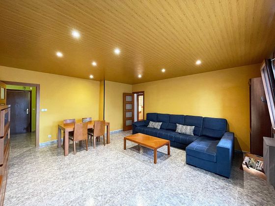 Foto 2 de Venta de piso en El Besós i el Maresme de 3 habitaciones con balcón y calefacción