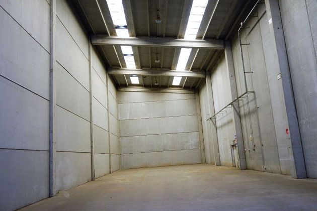 Foto 1 de Nau en lloguer a Almeda - El Corte Inglés amb aire acondicionat i ascensor