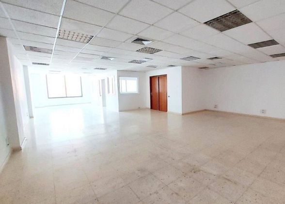 Foto 1 de Alquiler de oficina en Almeda - El Corte Inglés con aire acondicionado y calefacción