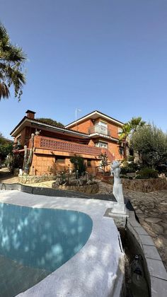 Foto 1 de Xalet en venda a Castellví de Rosanes de 6 habitacions amb terrassa i piscina