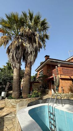 Foto 2 de Venta de chalet en Castellví de Rosanes de 6 habitaciones con terraza y piscina