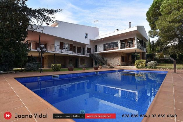 Foto 2 de Venta de casa en Begues de 9 habitaciones con terraza y piscina