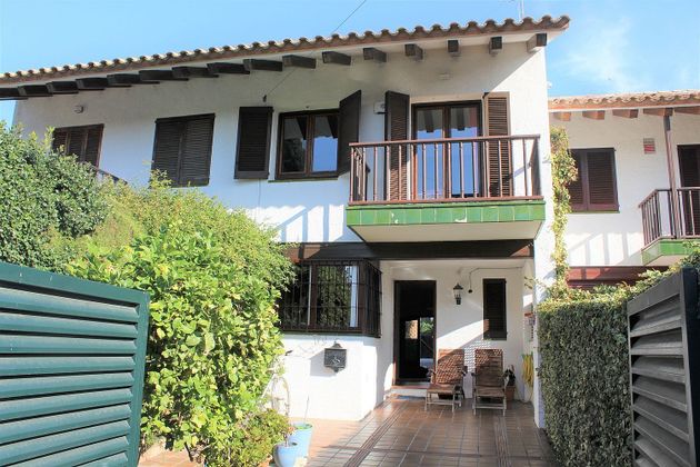 Foto 2 de Casa en venta en Can Girona - Terramar - Can Pei - Vinyet de 4 habitaciones con terraza y piscina