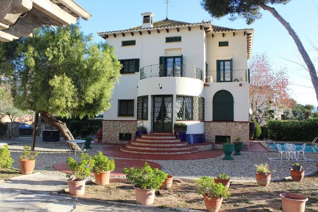 Foto 1 de Casa en venda a Can Girona - Terramar - Can Pei - Vinyet de 9 habitacions amb terrassa i piscina