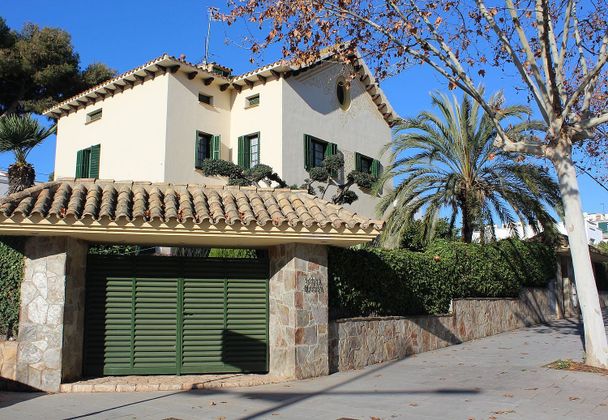 Foto 2 de Casa en venda a Can Girona - Terramar - Can Pei - Vinyet de 9 habitacions amb terrassa i piscina