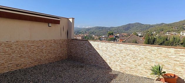 Foto 1 de Casa adossada en venda a Sant Vicenç dels Horts de 4 habitacions amb terrassa i jardí