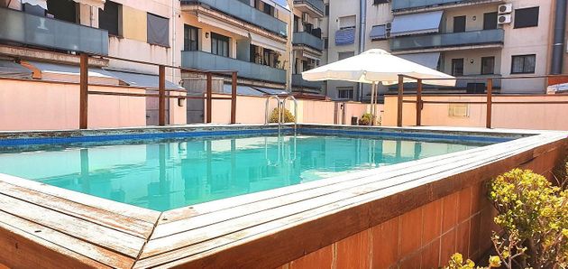 Foto 2 de Piso en venta en Gràcia de 3 habitaciones con piscina y balcón