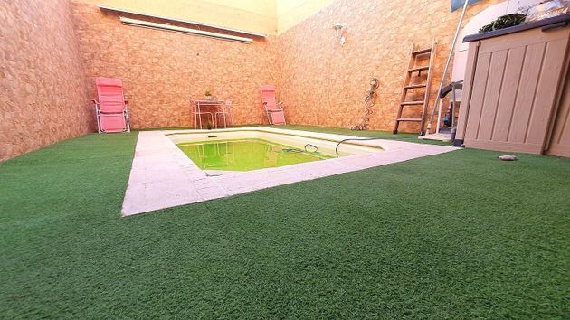 Foto 2 de Casa en venta en Creu de Barberà de 3 habitaciones con piscina y garaje