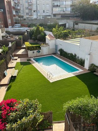 Foto 1 de Casa adossada en venda a calle Juan de Austria de 3 habitacions amb terrassa i piscina