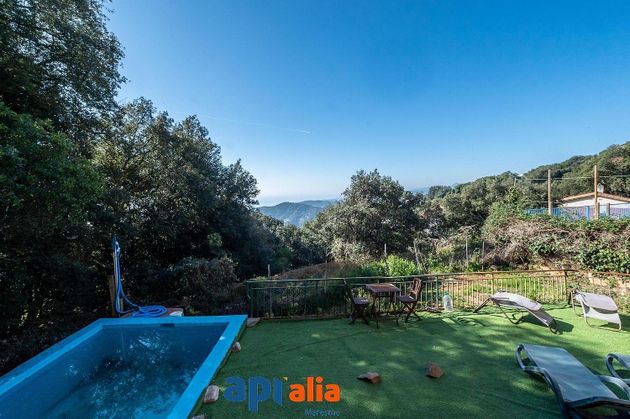Foto 2 de Xalet en venda a Calella de 4 habitacions amb terrassa i piscina