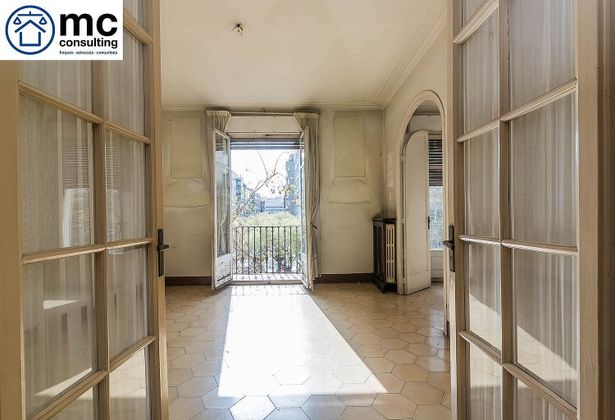Foto 1 de Pis en venda a Vila de Gràcia de 4 habitacions amb balcó i ascensor