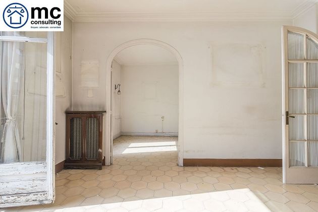 Foto 2 de Pis en venda a Vila de Gràcia de 4 habitacions amb balcó i ascensor