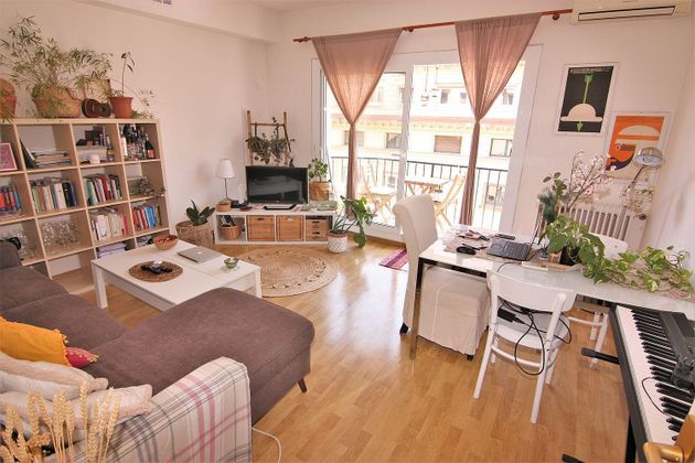 Foto 2 de Piso en venta en calle De Provença de 2 habitaciones con balcón y aire acondicionado