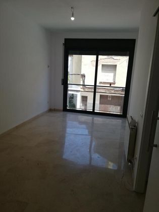 Foto 1 de Piso en venta en Ca n'Aurell de 2 habitaciones con garaje y balcón