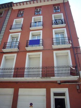 Foto 2 de Venta de piso en calle Sant Quintí de 1 habitación con terraza y muebles