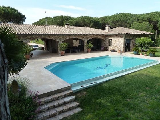 Foto 1 de Casa rural en venda a Pals de 5 habitacions amb terrassa i piscina