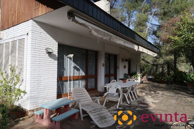 Foto 2 de Chalet en venta en Cervelló de 5 habitaciones con piscina y garaje