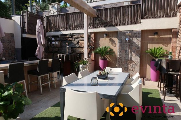 Foto 2 de Chalet en venta en Vallirana de 5 habitaciones con terraza y jardín