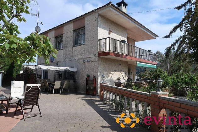 Foto 1 de Casa adossada en venda a Vallirana de 4 habitacions amb terrassa i jardí