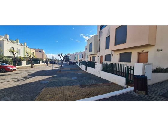 Foto 2 de Venta de casa adosada en calle Urbanización Panorámica de 3 habitaciones con terraza y piscina