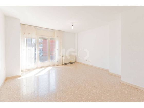 Foto 2 de Pis en venda a Torelló de 3 habitacions amb garatge i balcó