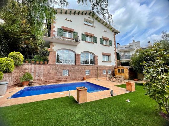 Foto 1 de Venta de casa en Torrelles de Llobregat de 6 habitaciones con piscina y garaje