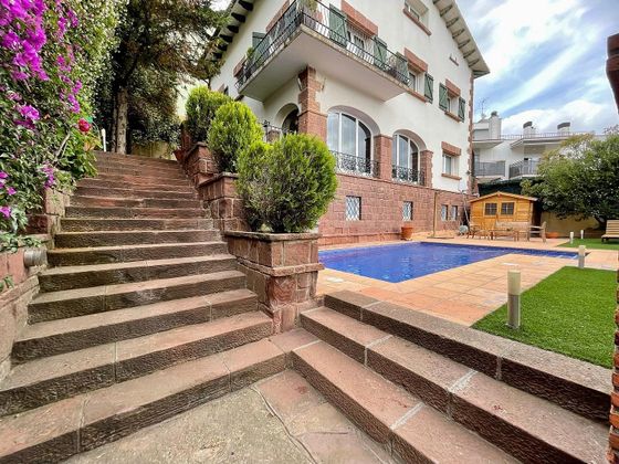Foto 2 de Casa en venda a Torrelles de Llobregat de 6 habitacions amb piscina i garatge