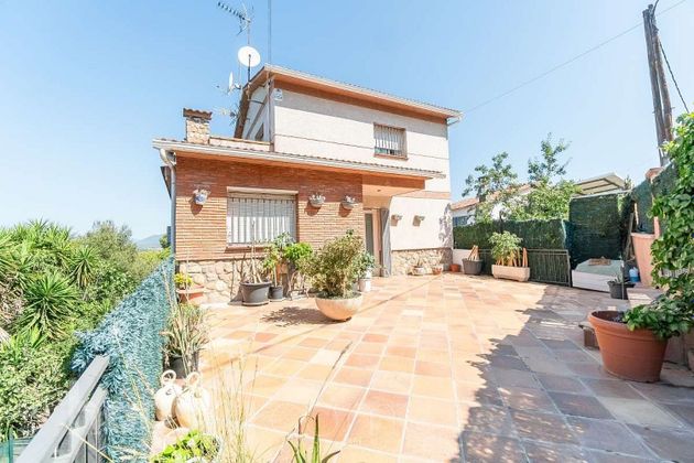 Foto 1 de Casa en venda a Llinars del Valles de 5 habitacions amb terrassa i jardí