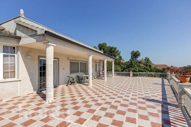 Foto 2 de Casa en venta en Vallirana de 6 habitaciones con terraza y piscina