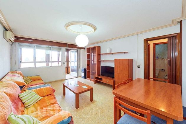 Foto 1 de Venta de piso en Novelda de 4 habitaciones con balcón y aire acondicionado