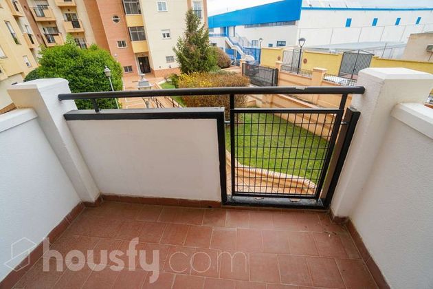 Foto 1 de Piso en venta en Ogíjares de 3 habitaciones con terraza y garaje