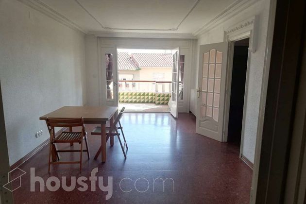 Foto 2 de Piso en venta en Manlleu de 4 habitaciones con terraza y aire acondicionado