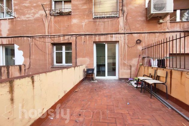 Foto 2 de Piso en venta en El Baix Guinardó de 2 habitaciones con terraza y calefacción