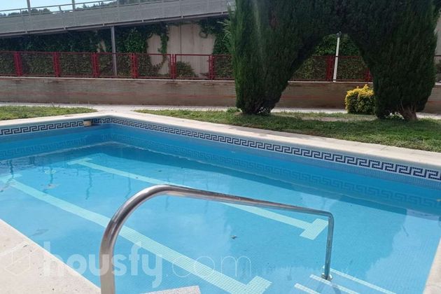 Foto 2 de Piso en venta en Sant Andreu de la Barca de 3 habitaciones con terraza y piscina