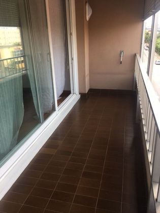 Foto 2 de Pis en lloguer a Eixample Sud – Migdia de 4 habitacions amb garatge i balcó