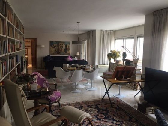 Foto 2 de Alquiler de piso en Eixample Sud – Migdia de 3 habitaciones con muebles y balcón