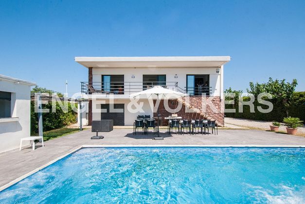 Foto 1 de Chalet en venta en calle Joan Bardina de 6 habitaciones con terraza y piscina