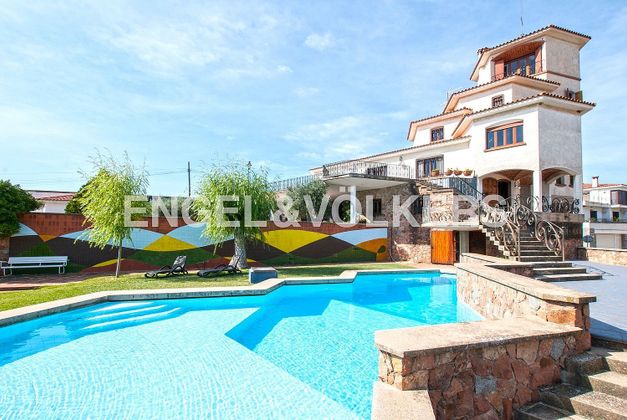 Foto 1 de Xalet en venda a Riudecanyes de 9 habitacions amb terrassa i piscina