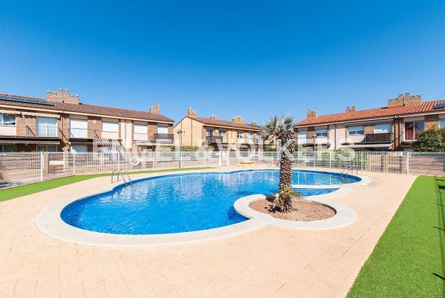 Foto 1 de Casa adossada en venda a Vilafortuny - Cap de Sant Pere de 4 habitacions amb terrassa i piscina