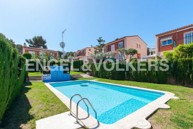 Foto 1 de Casa adosada en venta en Cap Salou de 4 habitaciones con terraza y piscina