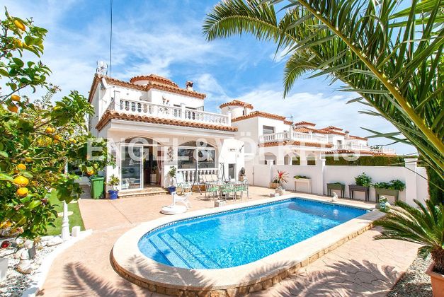 Foto 1 de Xalet en venda a Miami Platja - Miami Playa de 4 habitacions amb terrassa i piscina
