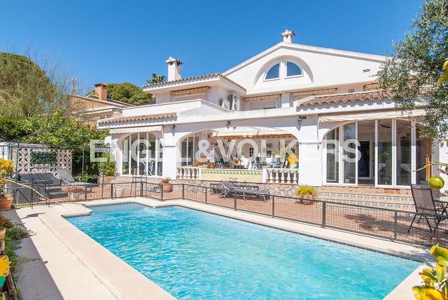 Foto 1 de Venta de chalet en Vilafortuny - Cap de Sant Pere de 8 habitaciones con terraza y piscina