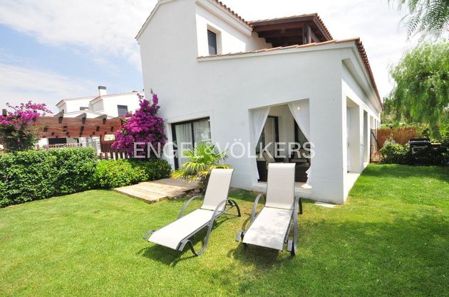 Foto 2 de Casa adossada en venda a Ardiaca - La Llosa de 2 habitacions amb terrassa i piscina