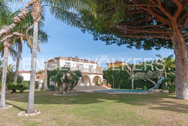 Foto 1 de Chalet en venta en Regueral - Prat d'en Forés de 3 habitaciones con terraza y piscina