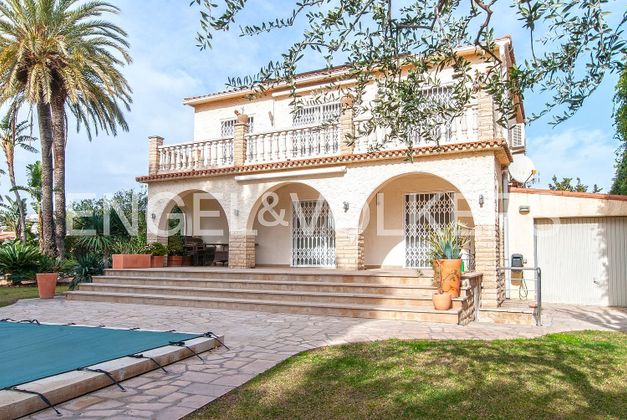 Foto 2 de Chalet en venta en Regueral - Prat d'en Forés de 3 habitaciones con terraza y piscina