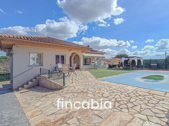 Foto 1 de Casa en venda a Sils de 4 habitacions amb terrassa i piscina