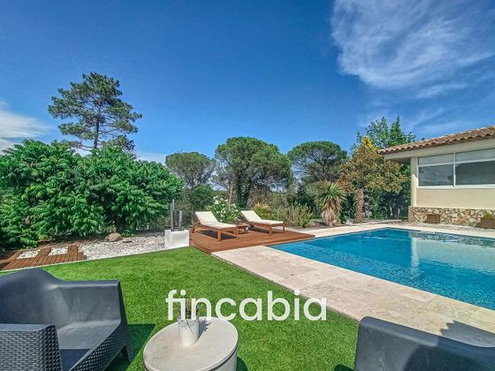 Foto 1 de Casa en venda a Santa Coloma de Farners de 4 habitacions amb piscina i jardí