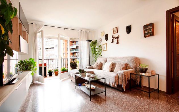 Foto 2 de Pis en venda a Eixample Nord – La Devesa de 4 habitacions amb terrassa i balcó