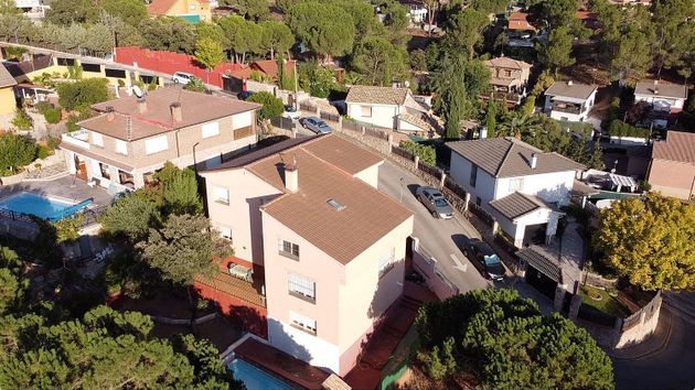 Foto 2 de Casa en venda a Navas del Rey de 5 habitacions amb terrassa i piscina